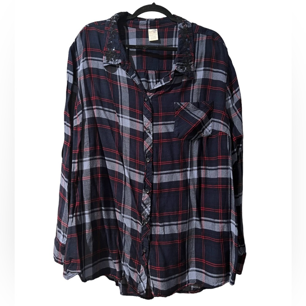 TERRA & SKY • Blue/red plaid button down with sequin collar detail. Size 3X